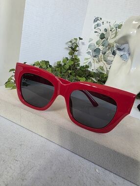 Luxe Red Frame Fashion Sunglasses